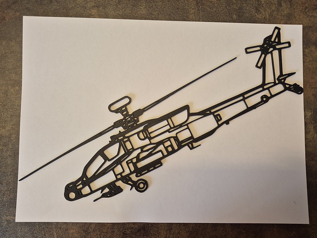 Boeing AH-64 Apache — profil, hélicoptère imprimé en 3D, décoration murale HélicoSimu