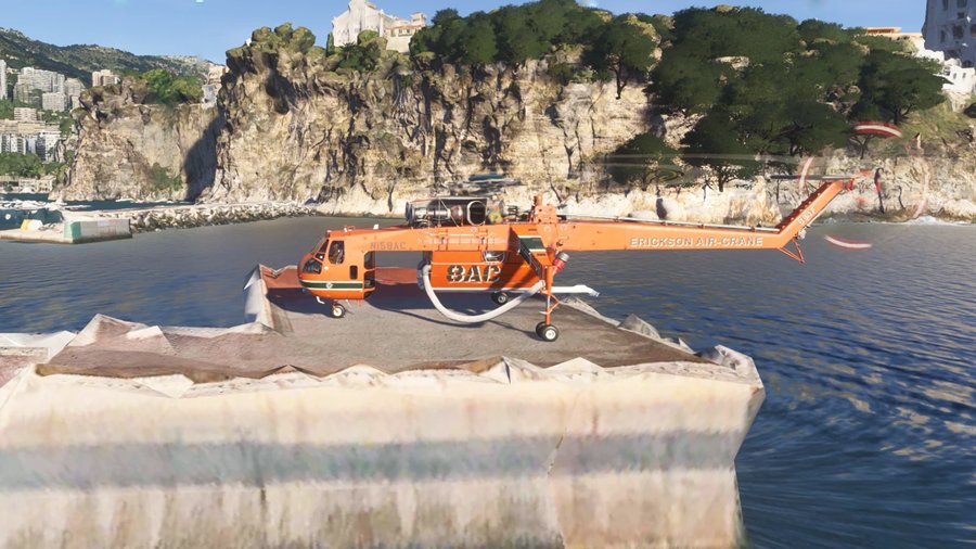 Erickson S-64F Air Crane posé sur une digue à Monaco, sur le simulateur de vol hélicoptère HélicoSimu